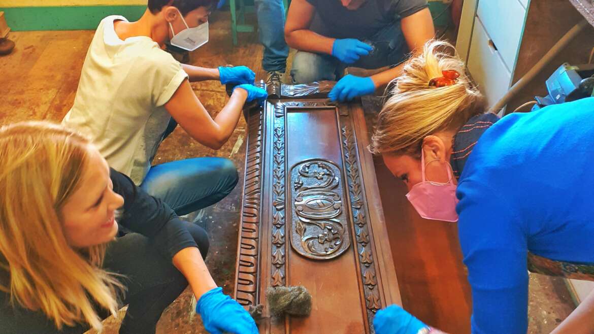 Vuoi dare nuova vita ai tuoi mobili antichi?  Iscriviti al nostro corso di restauro a Roma!